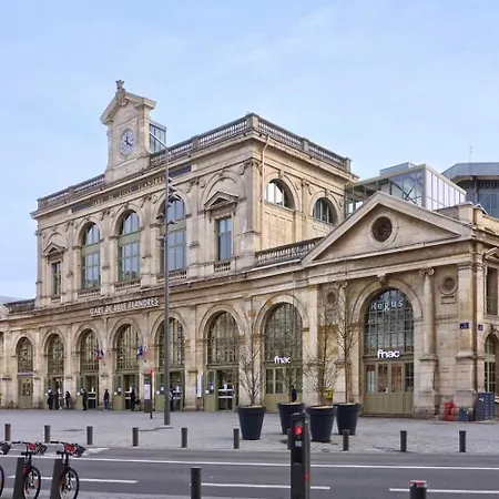 Lille Republique 1 Ch Tres Lumineux Avec Parking *
