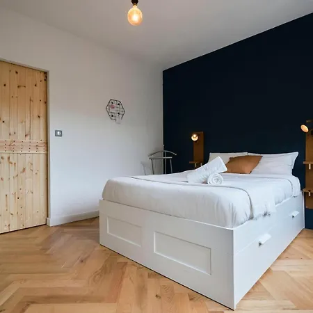 Republique - 2ch Tres Lumineux + Parking ! ليل